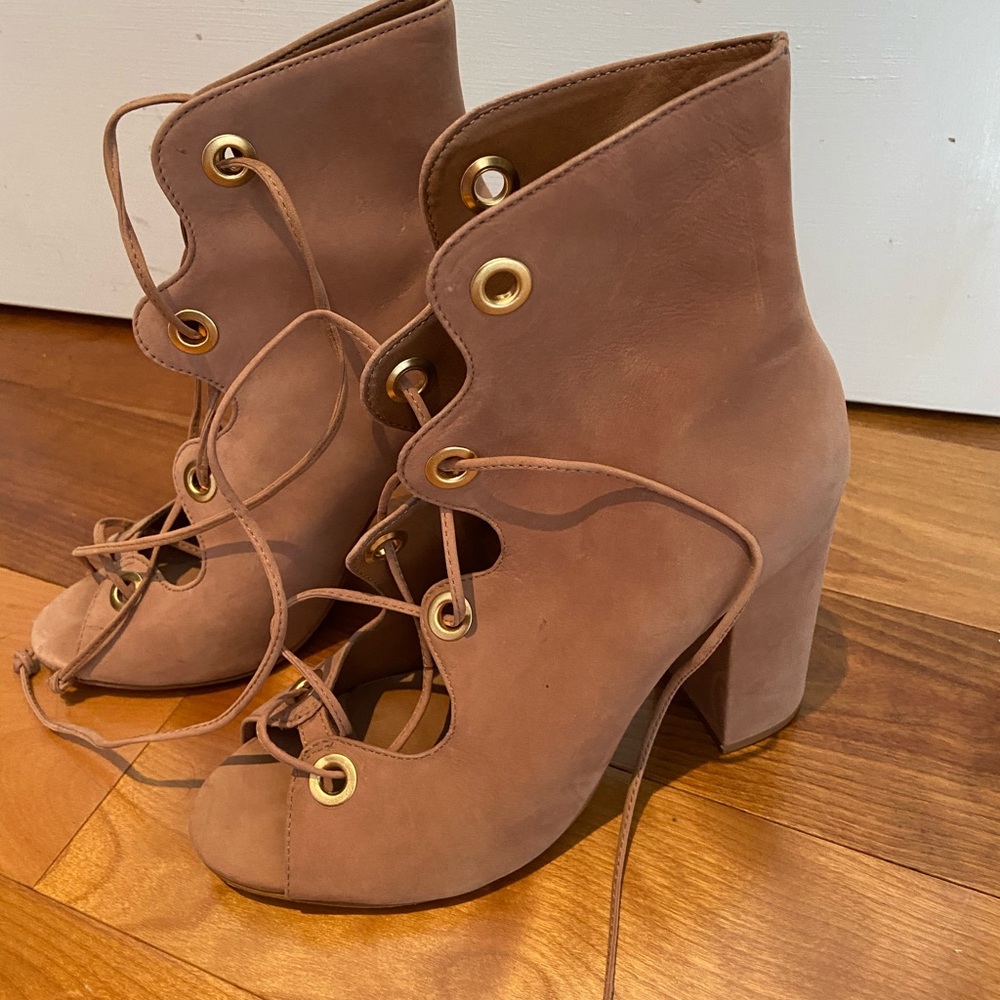 Lace up Booties Steve Madden